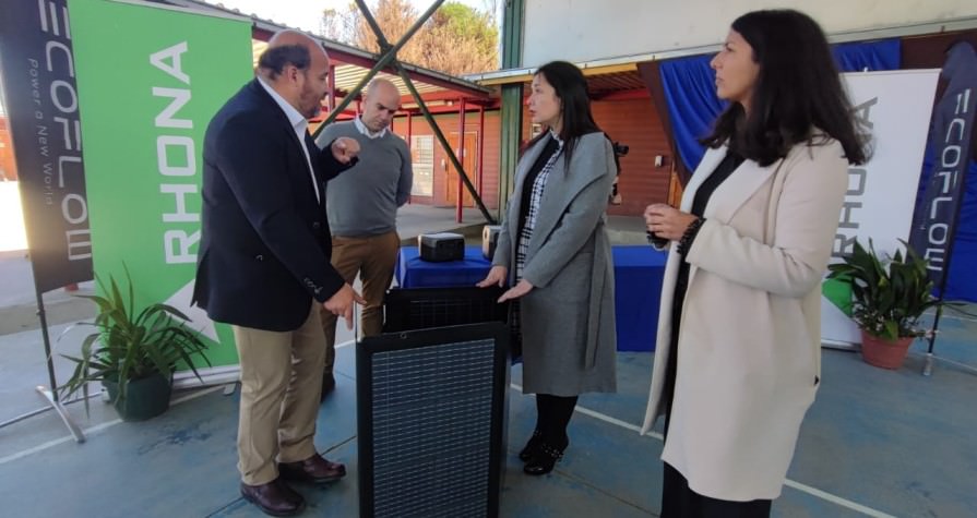 Importante donación a Escuela Santa Juana de paneles fotovoltaicos y baterías sustentables Ecoflow