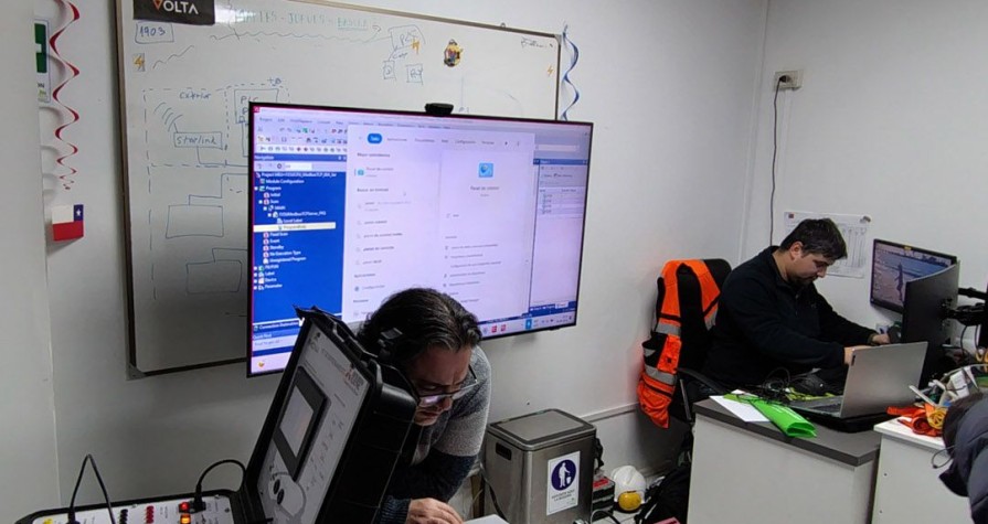 RHONA Concepción capacita a Volta Ingeniería en comunicaciones Modbus TCP y controlador Mitsubishi FX5U